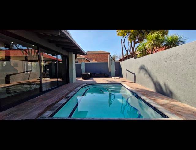 3 BEDROOM HOUSE FOR SALE IN SONNEVELD